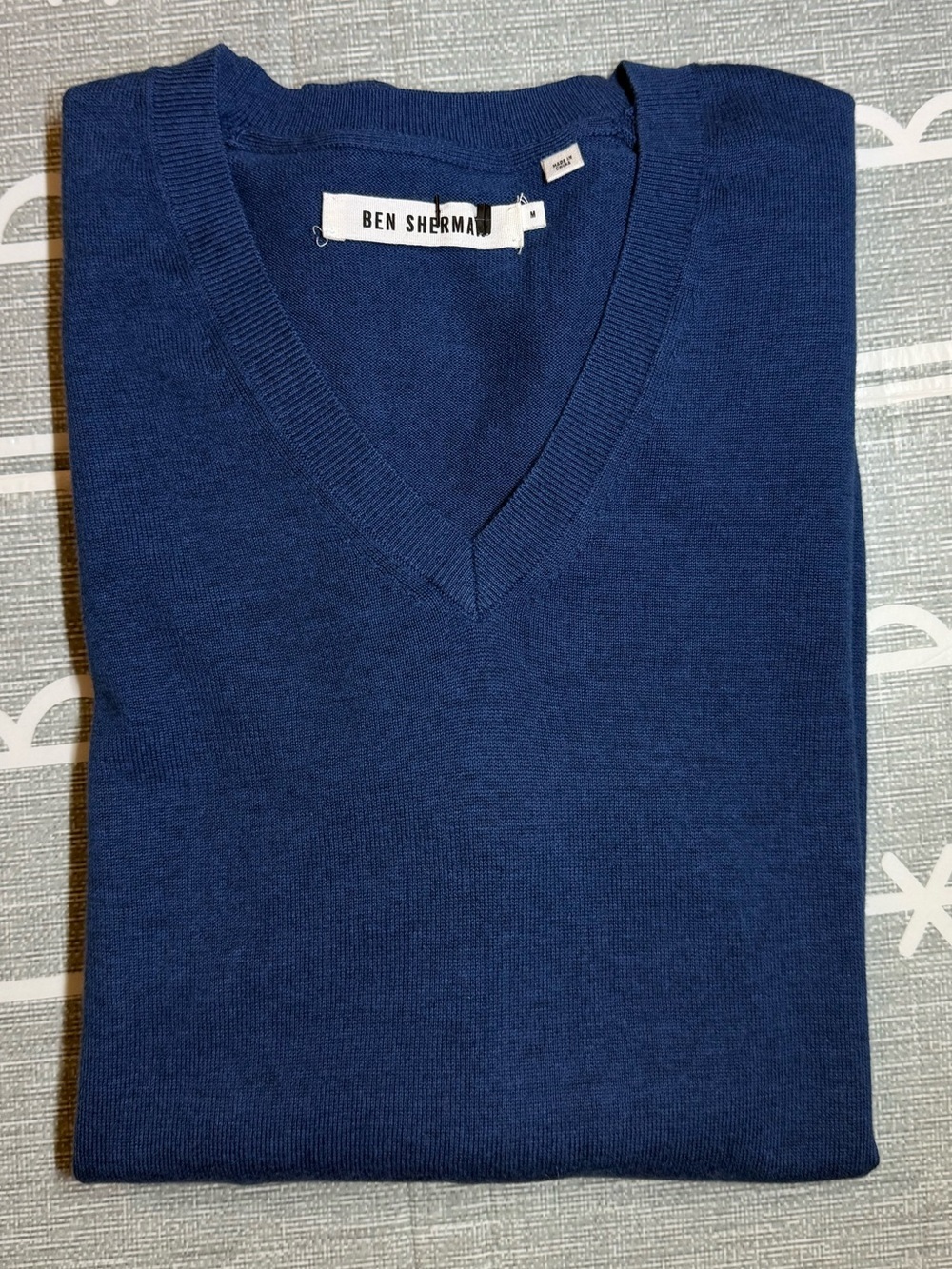 Ben Sherman Men's V-Neck Sweater in Deep Blue - Picture 3 of 10